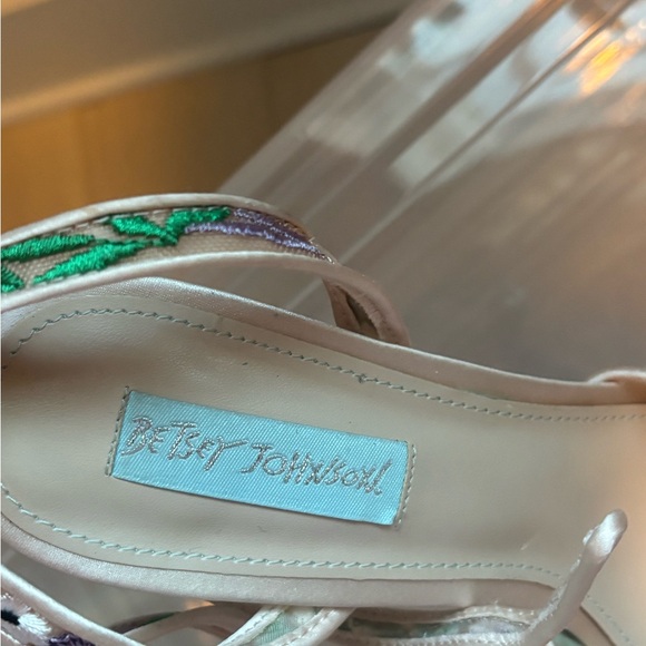 Betsey Johnson Cream and Purple Embroidered Heels - Picture 6 of 8